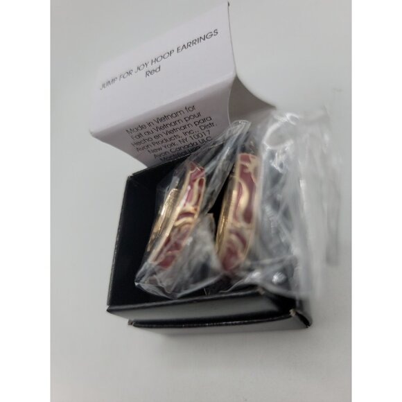 Avon‎ Jump For Joy Hoop Earrings Red Enamel Goldtone Oval Hoop NEW In BOX - Picture 2 of 4